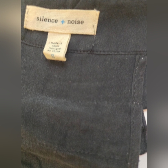 Black Sleeveless Small Silk Top By Silence And Noise - Picture 11 of 12